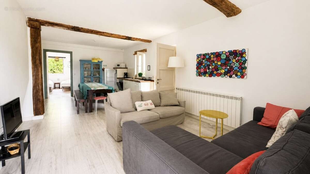Maison de caractère du XVIIIe siècle rénovée  402 m² habitables  9 chambres  Terrain de 2 215 m²  Urt - photo 15