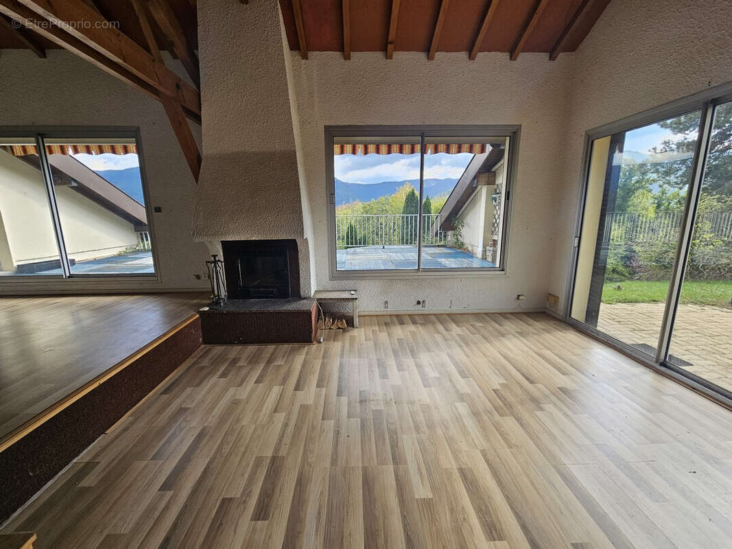 Maison à AVIGNON-LES-SAINT-CLAUDE