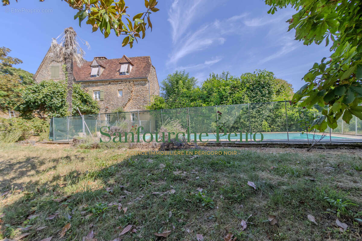A 25 km à l'ouest de Sarlat et 7 km de St Cyprien - photo 30