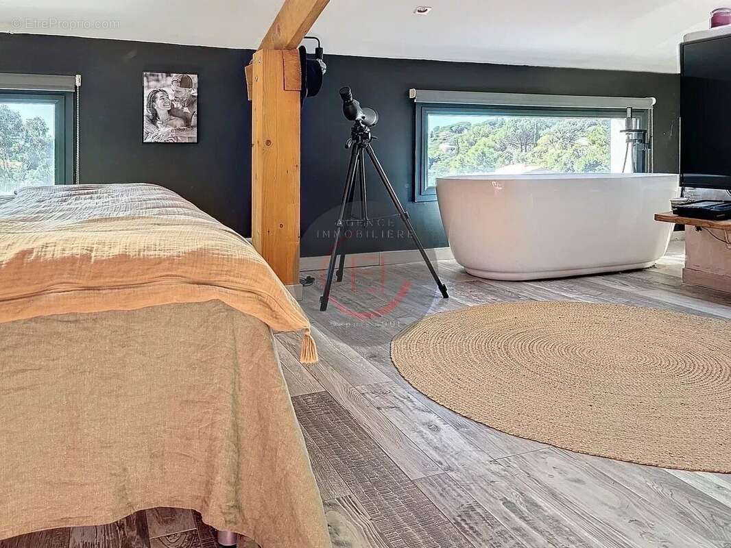 Maison à LES ISSAMBRES