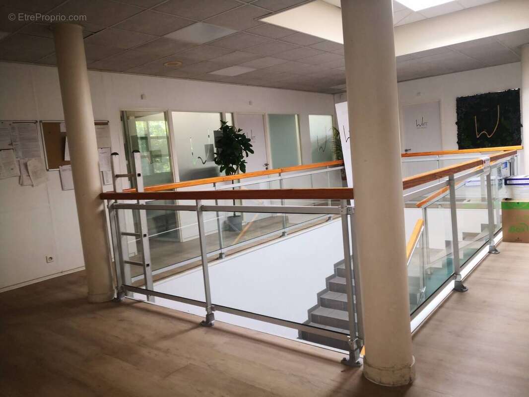 Vends immeuble de bureau / locaux La Seyne 800m2 - photo 12