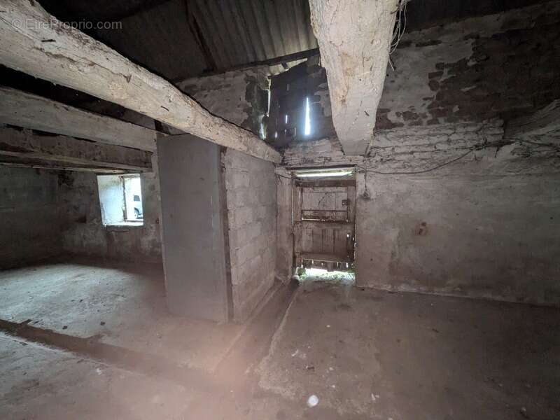 Plouay en campagne ensemble immobilier composé d' une maison de 45m² habitable, une grange de 33 m², un bâtiment en pierre de 91 - photo 13