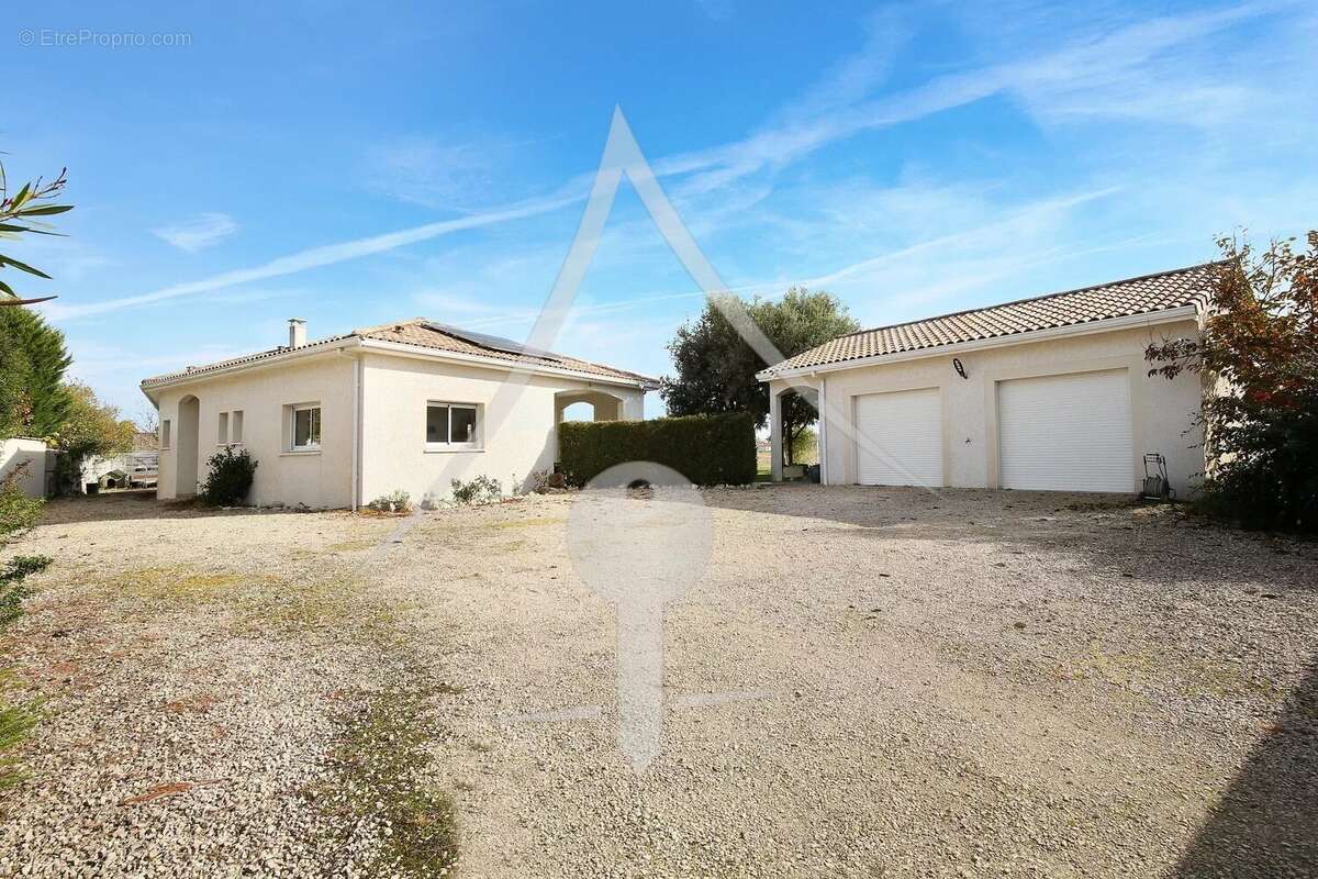 Maison à LAVERNOSE-LACASSE