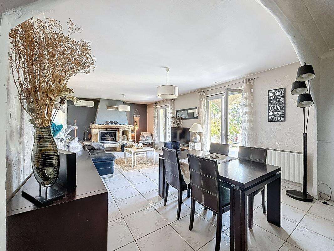 Maison à SALAISE-SUR-SANNE