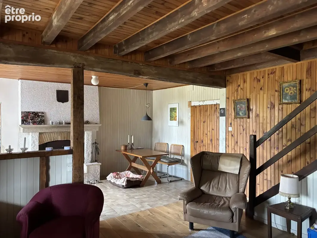 Voussac   Maison avec grande grange sur 3,89 hectares de terrain - photo 6
