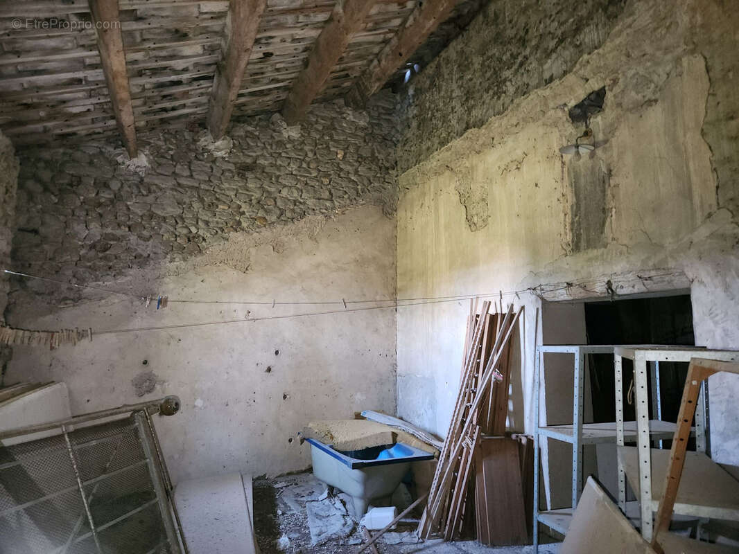 Maison à SAINTE-CECILE-LES-VIGNES