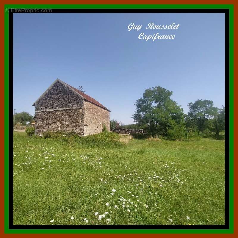 Propriete a vendre faite d'une maison, d'une grange, d'un grand terrain - photo 14