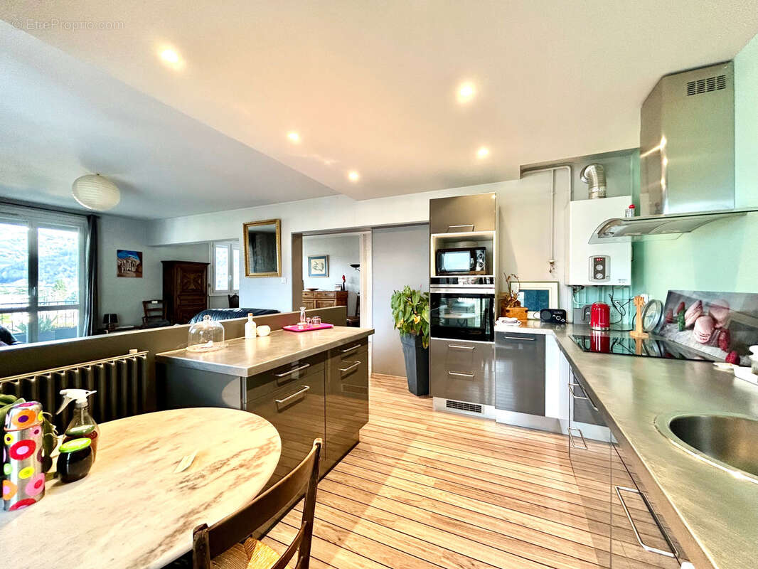 Appartement à SAINT-MARTIN-D'HERES