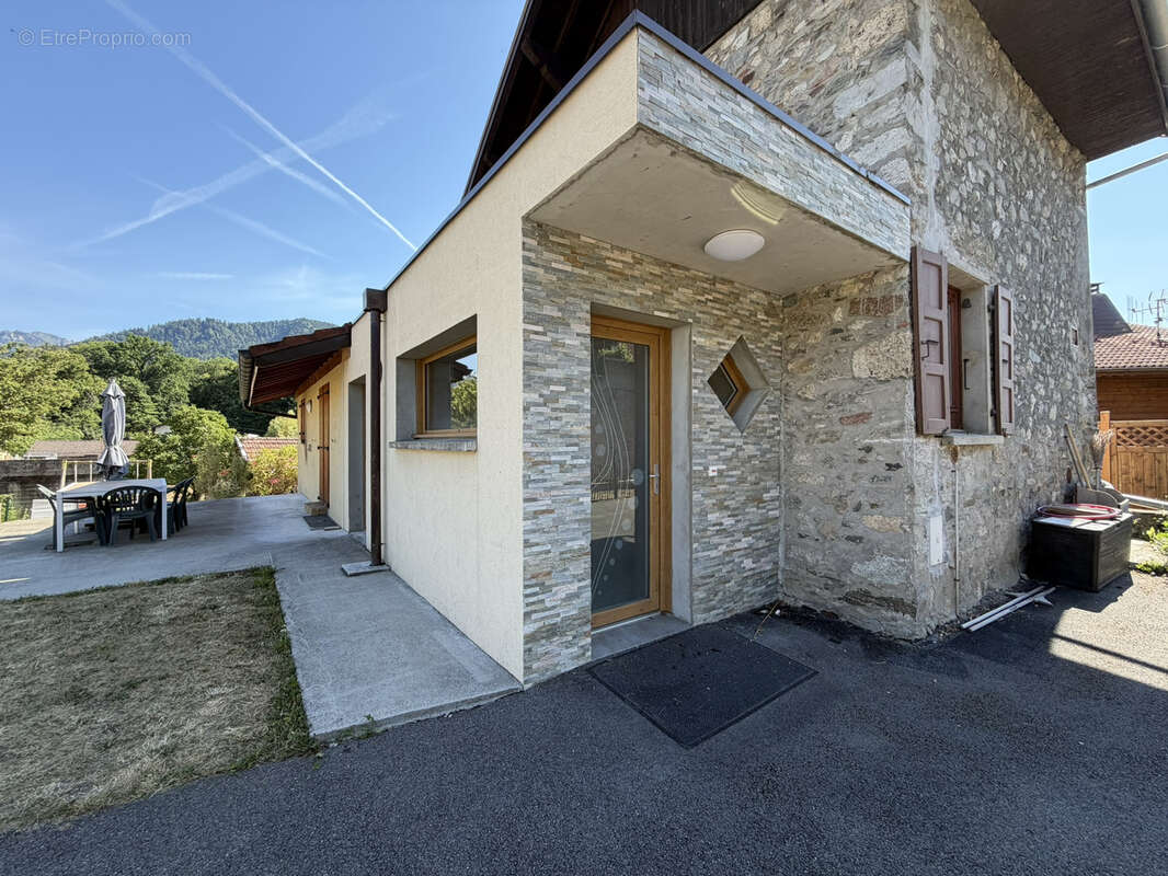 Charmante maison de Type 4 avec terrain dans le hameau de Châteauvieux (Féternes) - photo 2