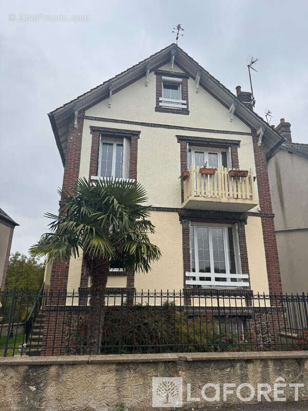 Maison à SAINTE-GAUBURGE-SAINTE-COLOMBE