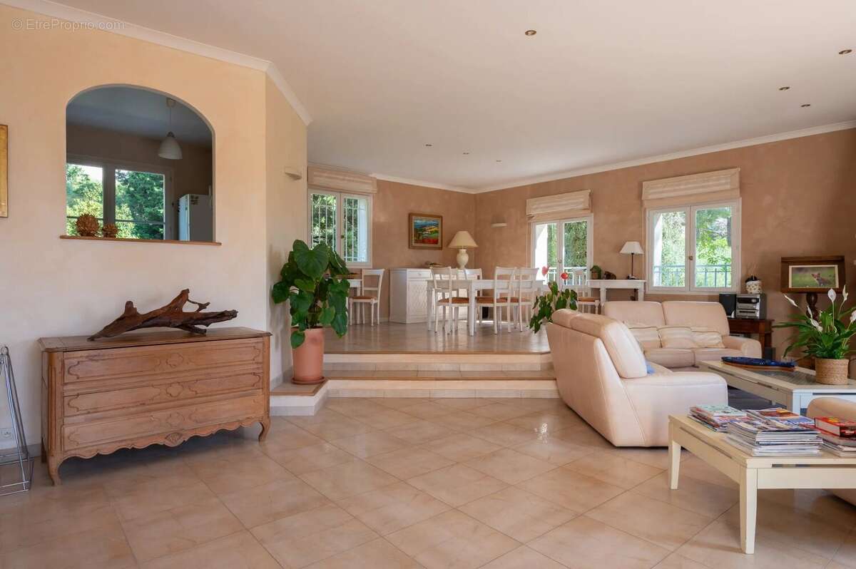 Maison à CARQUEIRANNE