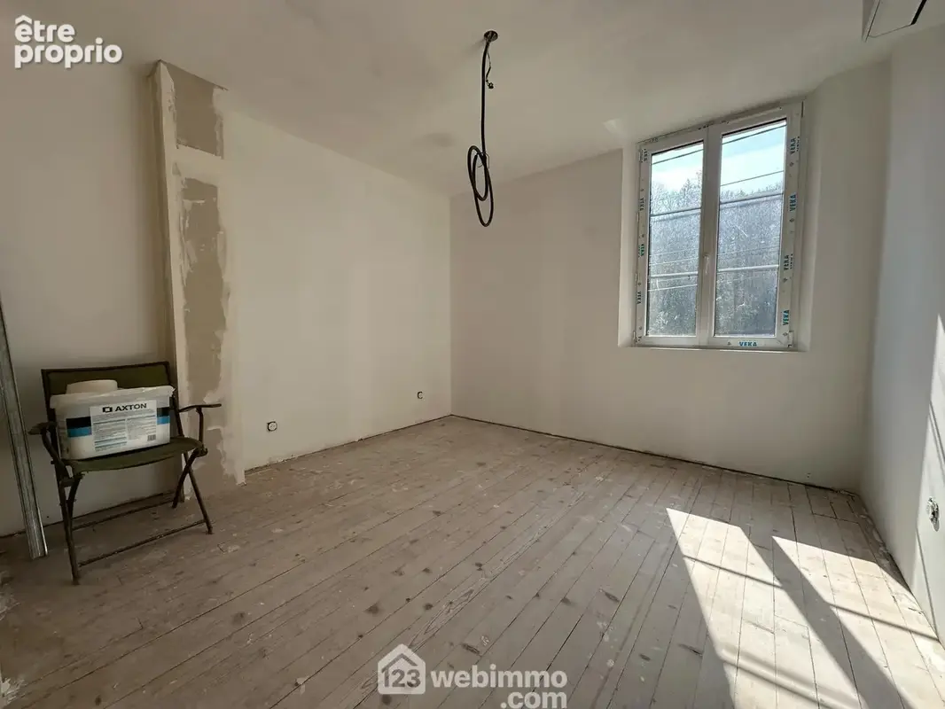 La première chambre, les sols sont en parquet