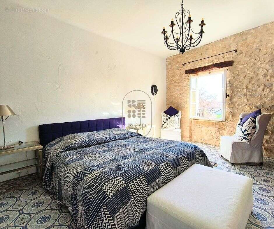 Maison à GARRIGUES-SAINTE-EULALIE