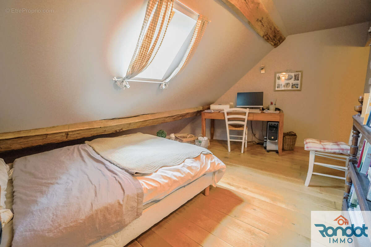 Maison à VILLECOMTE