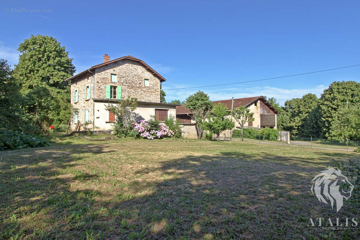 Maison en pierres avec dépendances - photo 7