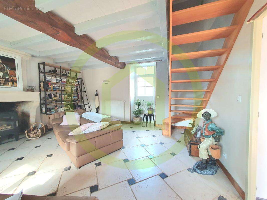 Maison à CORME-ROYAL