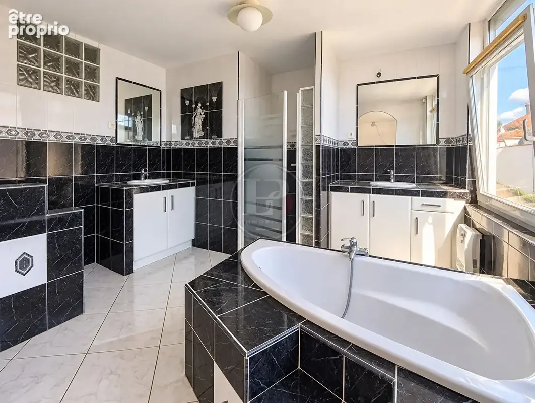 Maison 158 m² - Terrain 934 m² - Vue dégagée - Genilac - photo 8