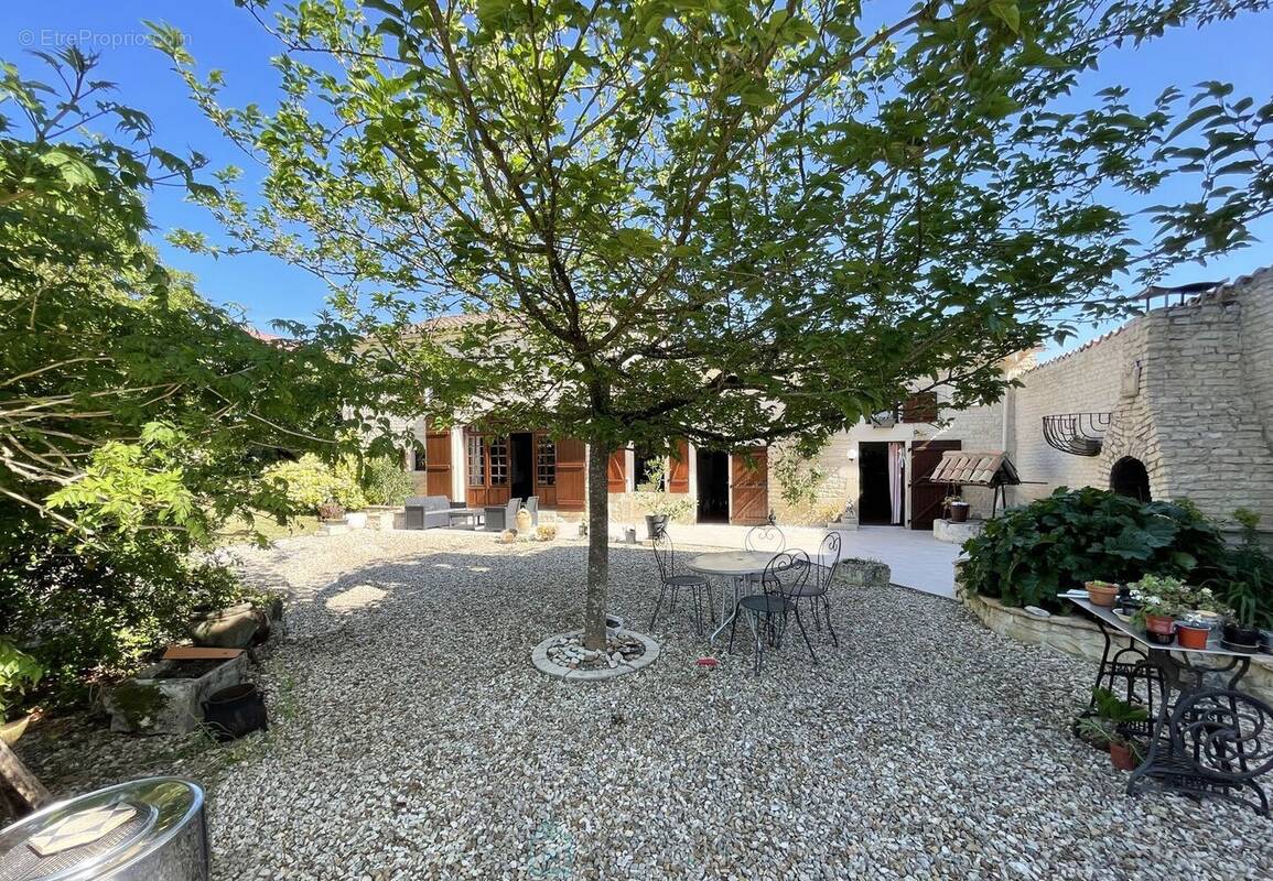 Maison à ECHALLAT