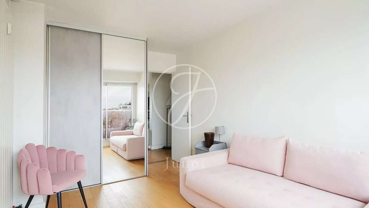 Appartement à PARIS-16E