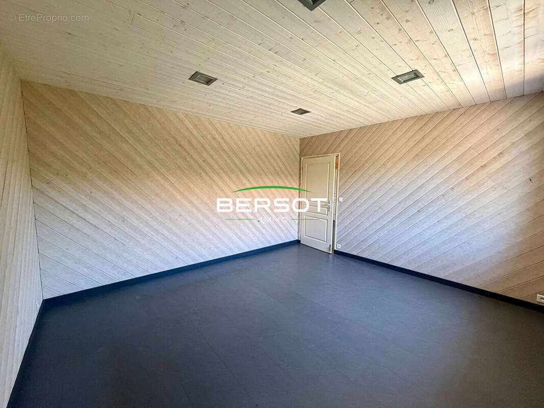 Local commercial 160 m²  Garage  Fort potentiel  Pierrefontaine-les-Varans - photo 4