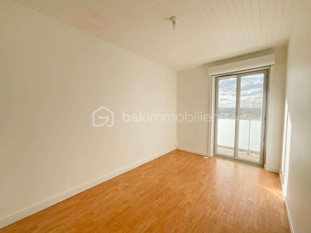 Appartement à FRESNES