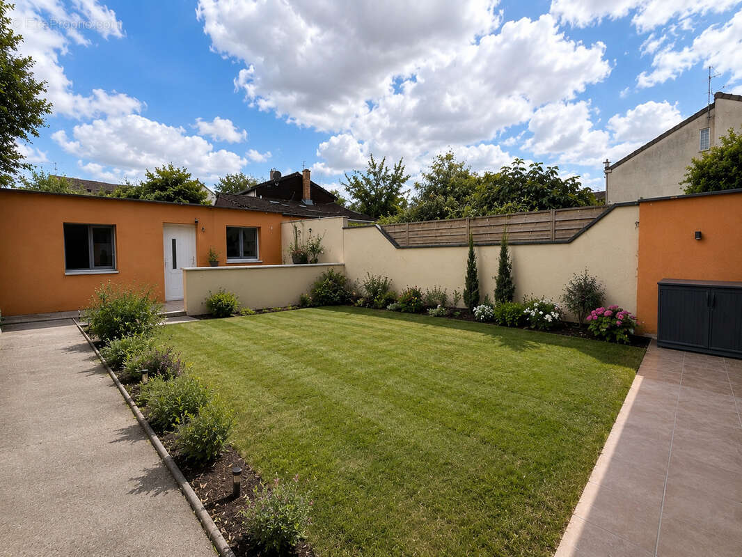 Maison à LE BLANC-MESNIL