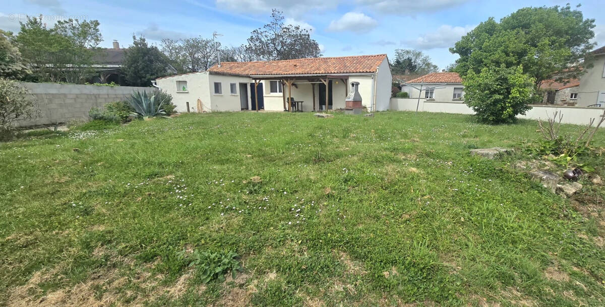 Maison à SAINT-CYR-EN-TALMONDAIS