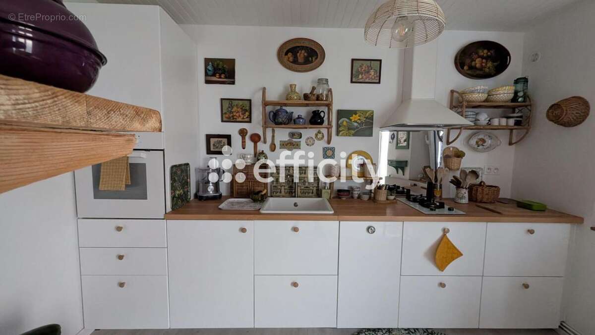 Maison à LA MONNERIE-LE-MONTEL