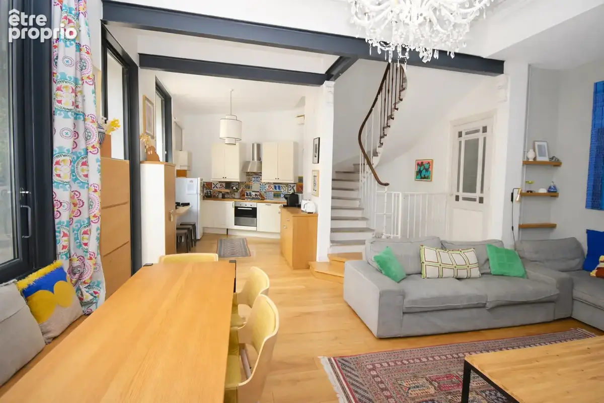 Écusson - Maison de caractère de 117 m2 + dépendance de 30 m2 - photo 8