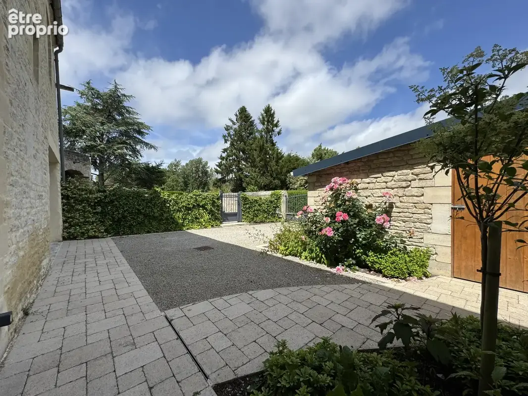 Maison en pierre familiale - quartier calme - photo 22