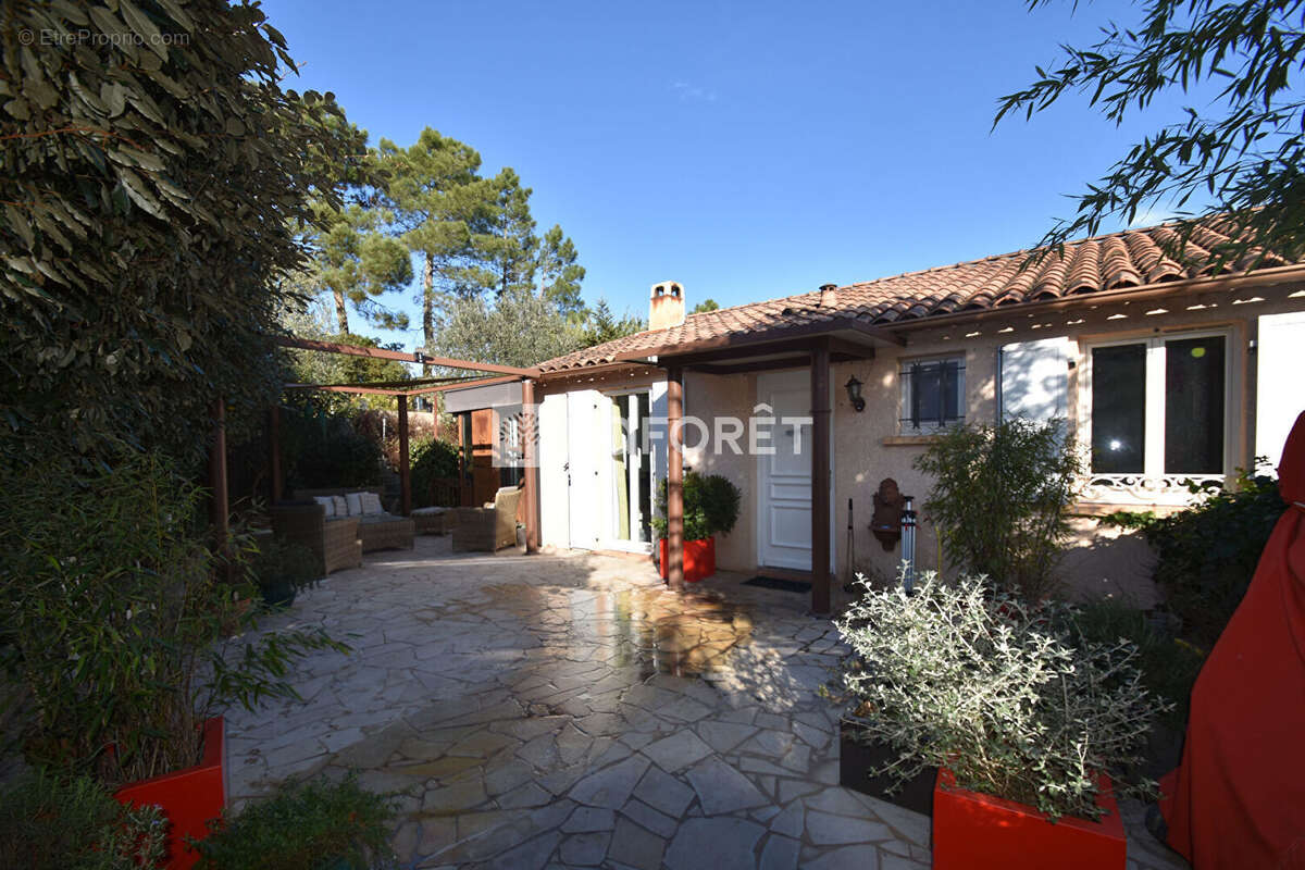 Maison à MONTAUROUX