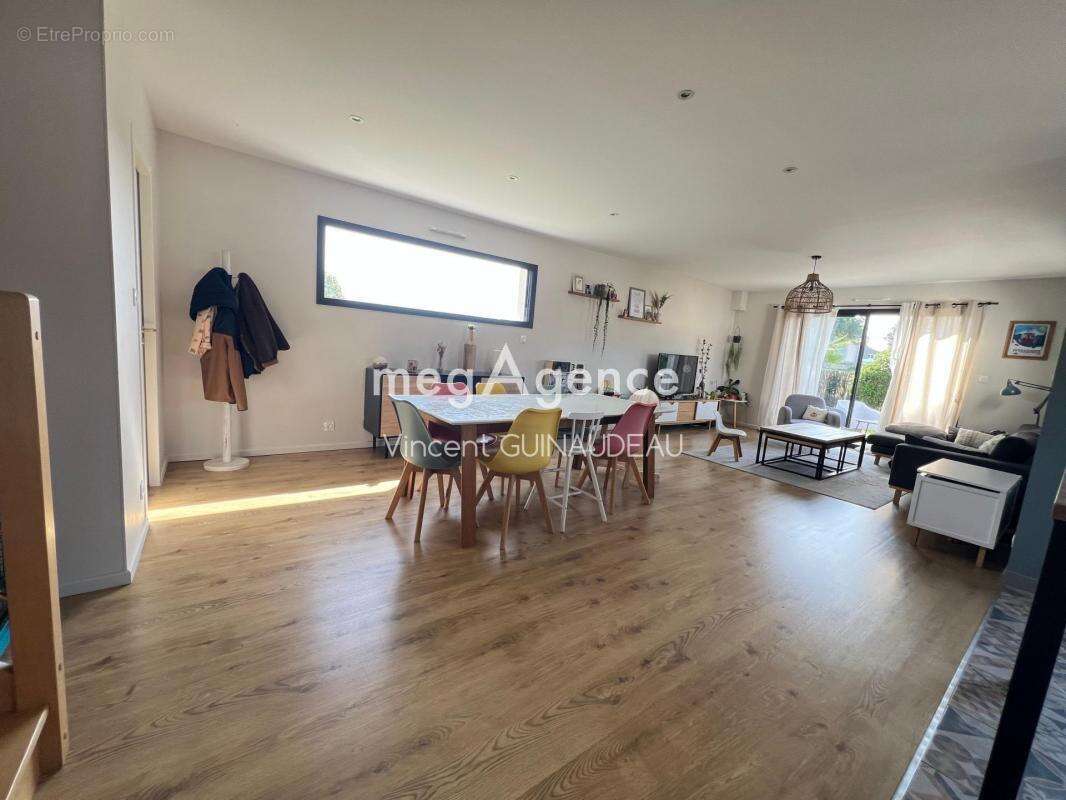 Maison à LE MAY-SUR-EVRE