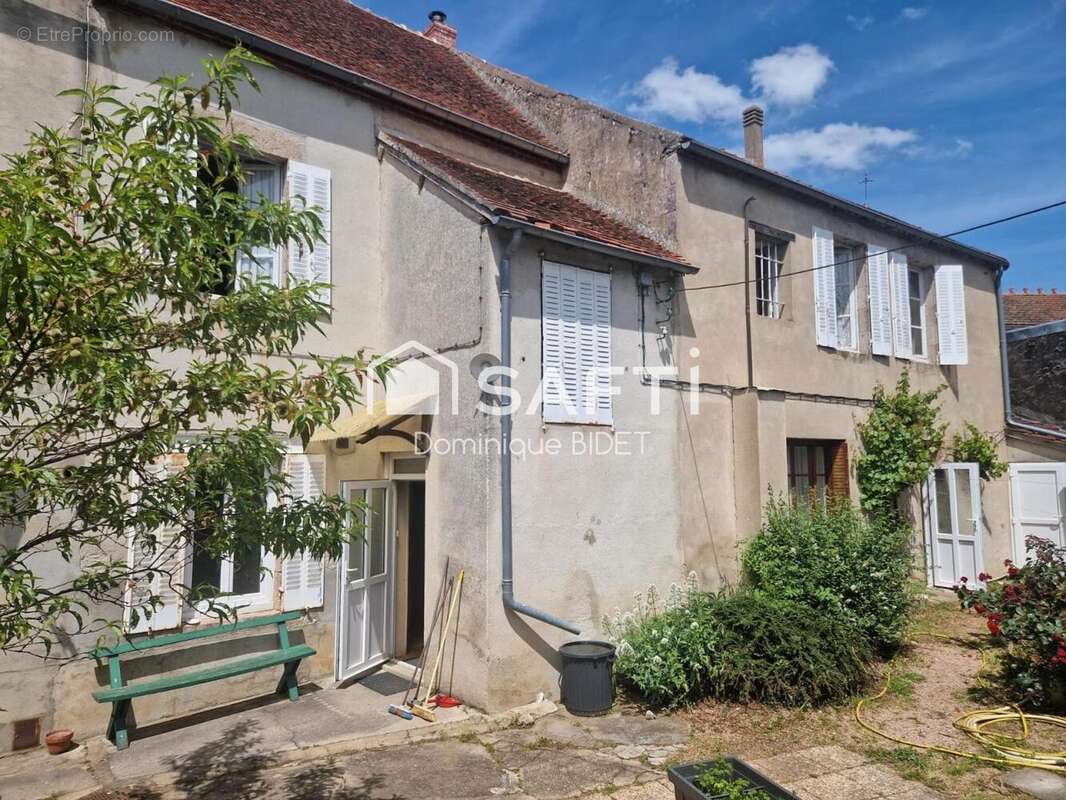 Maison 172 m² à Louroux-De-Bouble  - photo 2