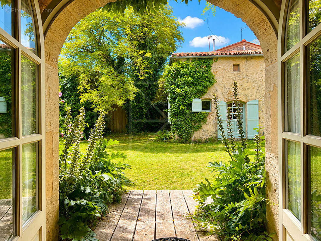Maison à SAINT-EMILION