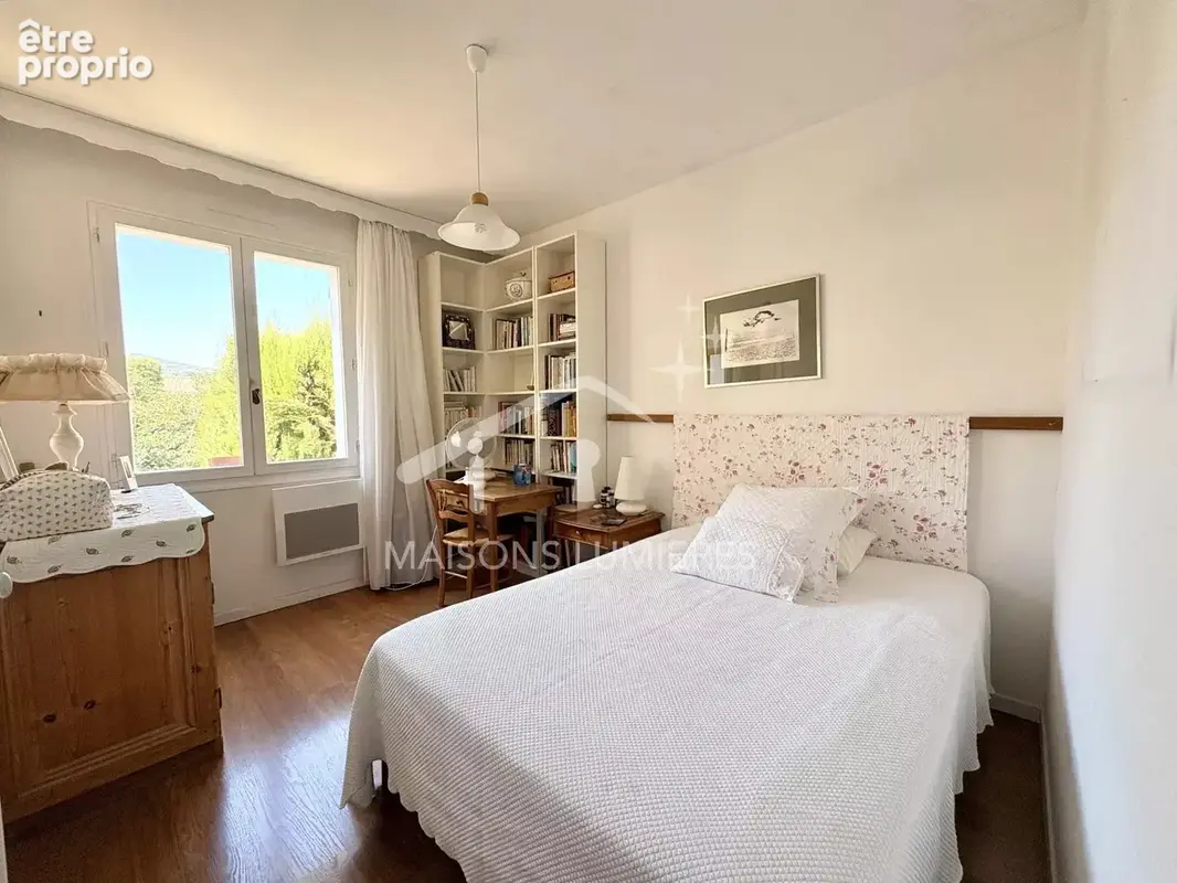 Villa de 150m² sur un terrain arboré et fleuri de 510m² - T5 - APT - 368 000€ - photo 7