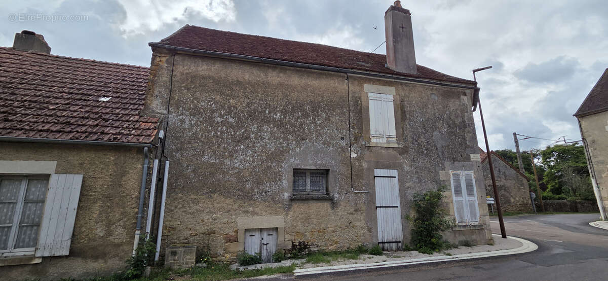 Maison à MENOU