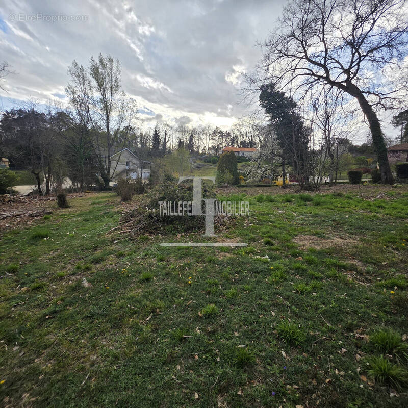 Terrain à CHANCELADE