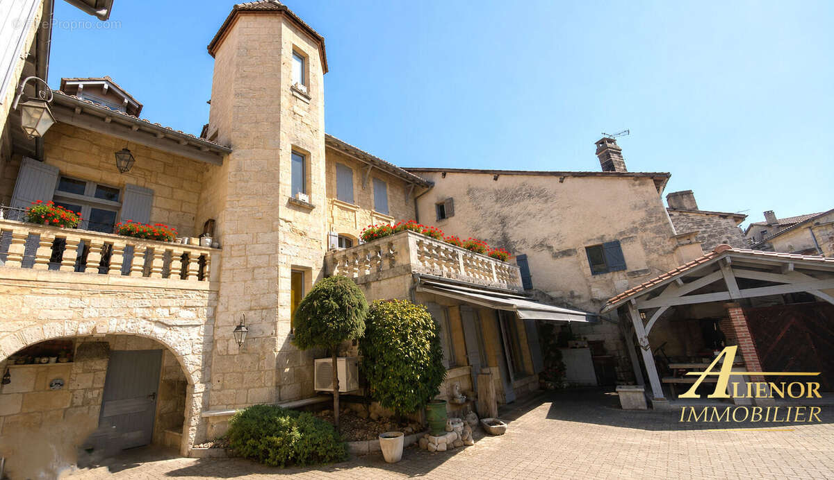 Ensemble immobilier en pierre centre Brantome 24310 - photo 2