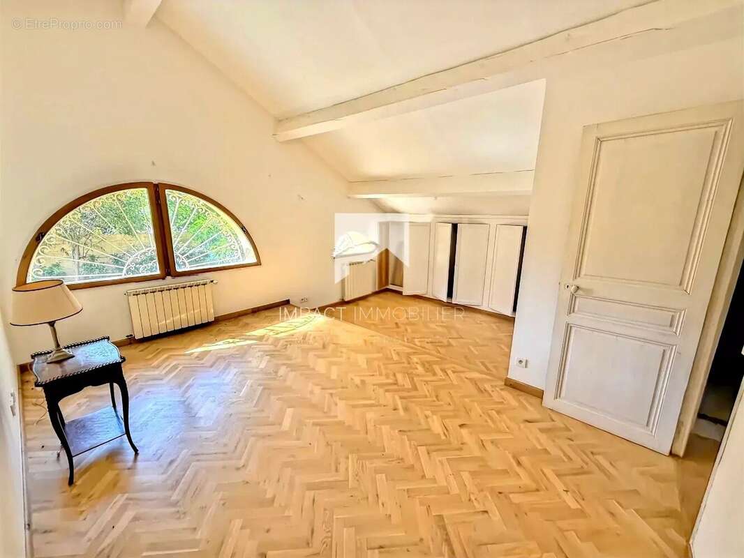 La Crau (83260) – Authentique bastide du XIXe siècle au cœur du village – Vente à terme possible - photo 6