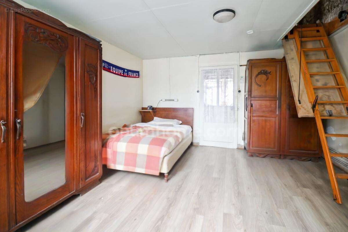Maison de Ville sur deux niveaux - 3 pièces - 2 chambres  - Dépendance - Garage - Terrain 609 m²  - 87210 LE DORAT - photo 7