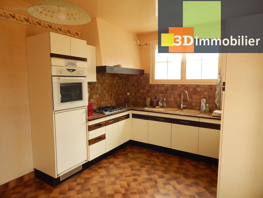 CUISINE 14 M² - Maison à LONS-LE-SAUNIER