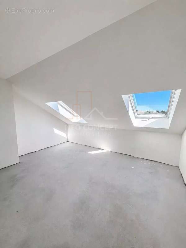 STRASBOURG  Duplex 4 pièces en attique  98,60 m² habitables et 113,15 m² au sol  Terrasse de 38,90 m² - photo 3