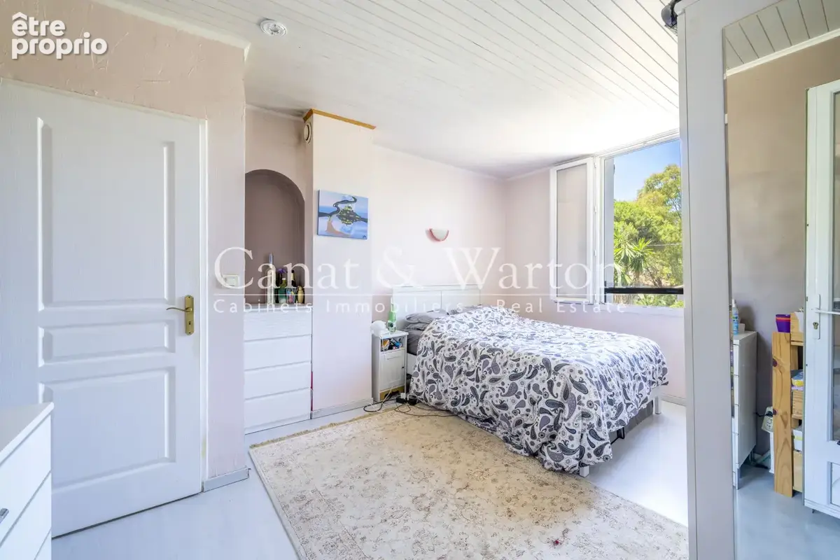 À quelques pas du port de cavalaire: villa de caractère avec piscine - photo 8