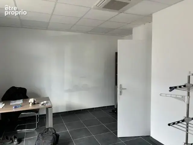 BOURG LES VALENCE, A VENDRE local commercial, professionnel de 142 m2. - photo 3