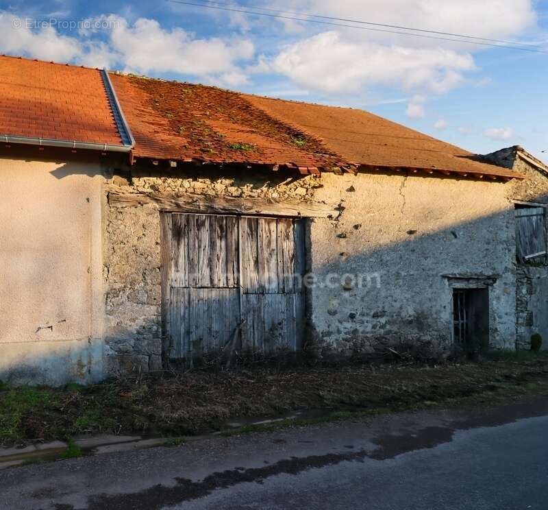 Maison à DOMPIERRE-LES-EGLISES