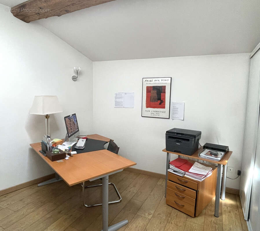 Appartement à SAINT-GENIS-LES-OLLIERES