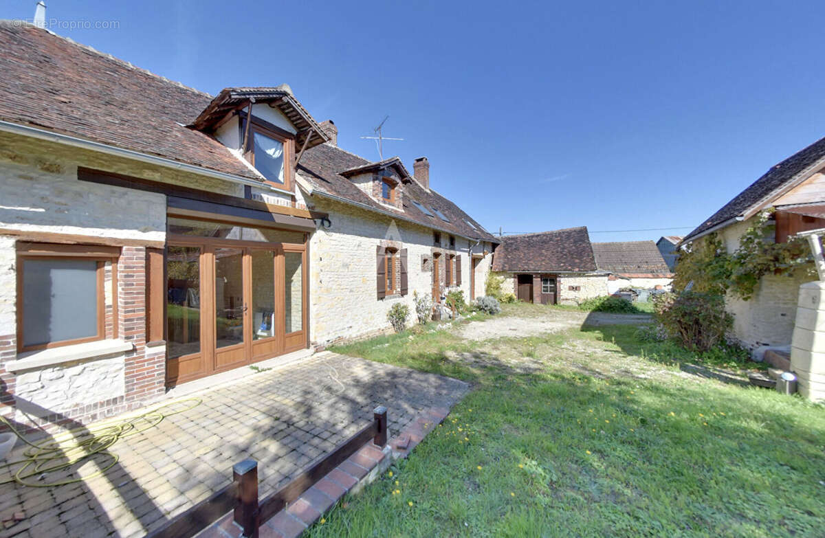 Maison à POILLY-SUR-THOLON