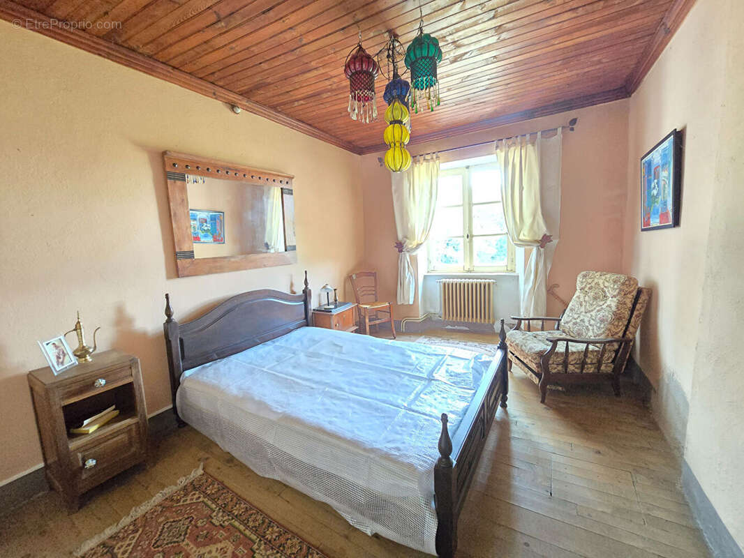 Corps de ferme avec maison, appartement et dépendances - Durenque - photo 14