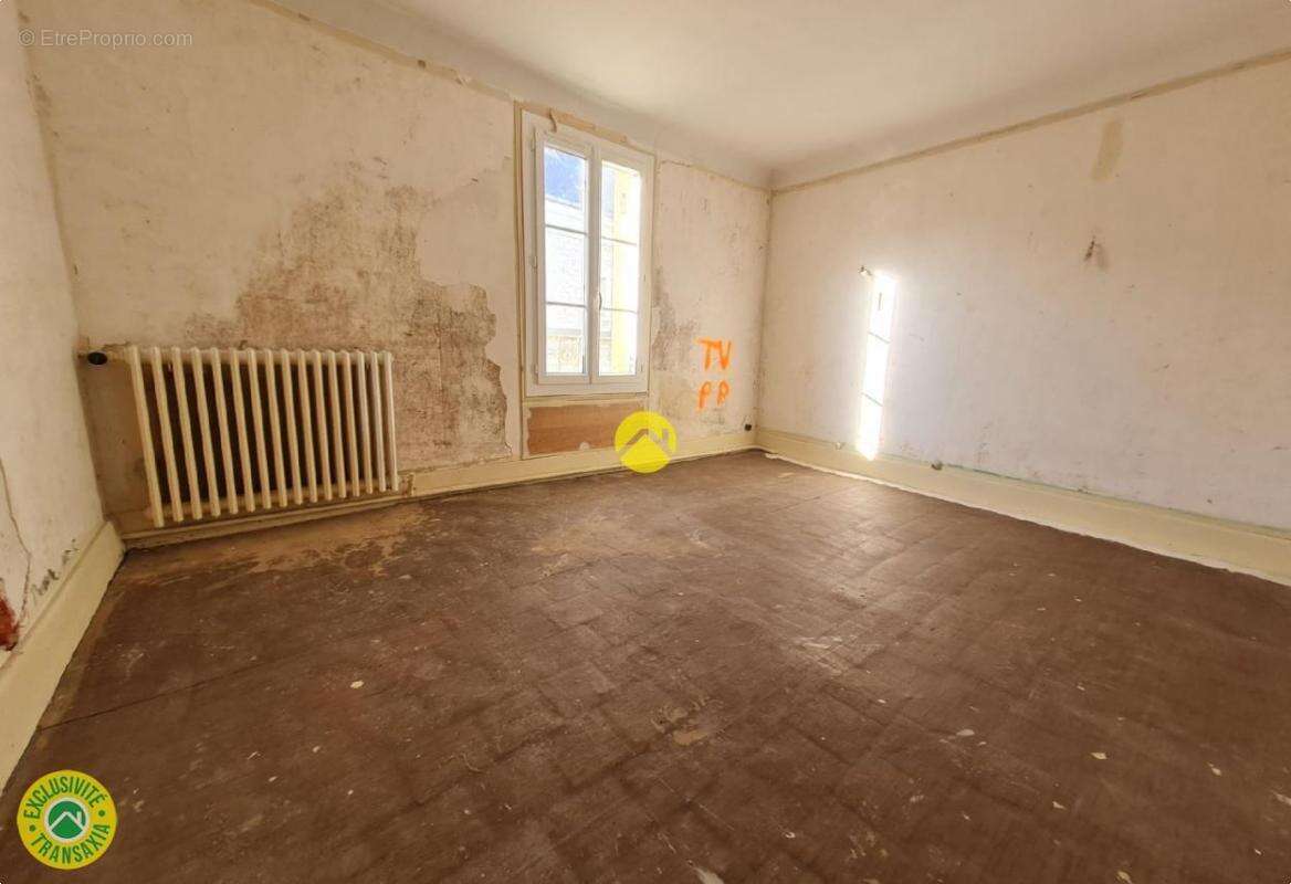 Maison à LUCAY-LE-MALE