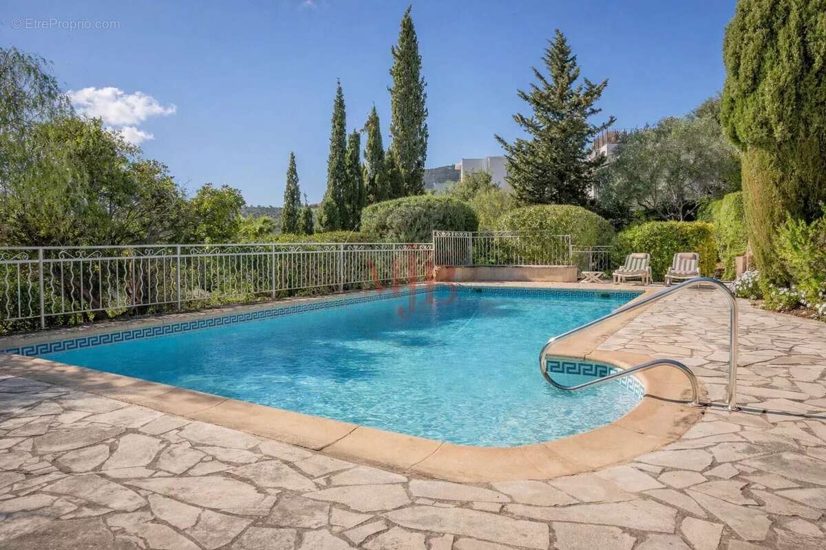 Maison à ROQUEBRUNE-SUR-ARGENS